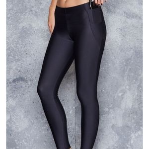 Blackmilk pocket leggings size M